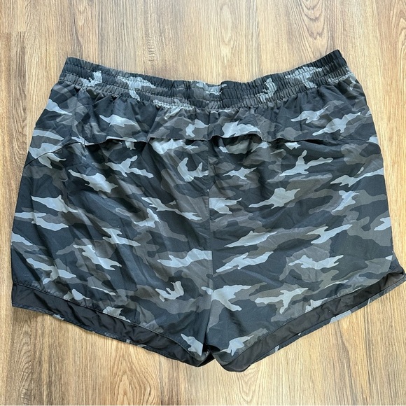 Athleta Womens Printed Mesh Racer Run Short 4" Camo 3XL Running Gym Workout - Picture 3 of 11